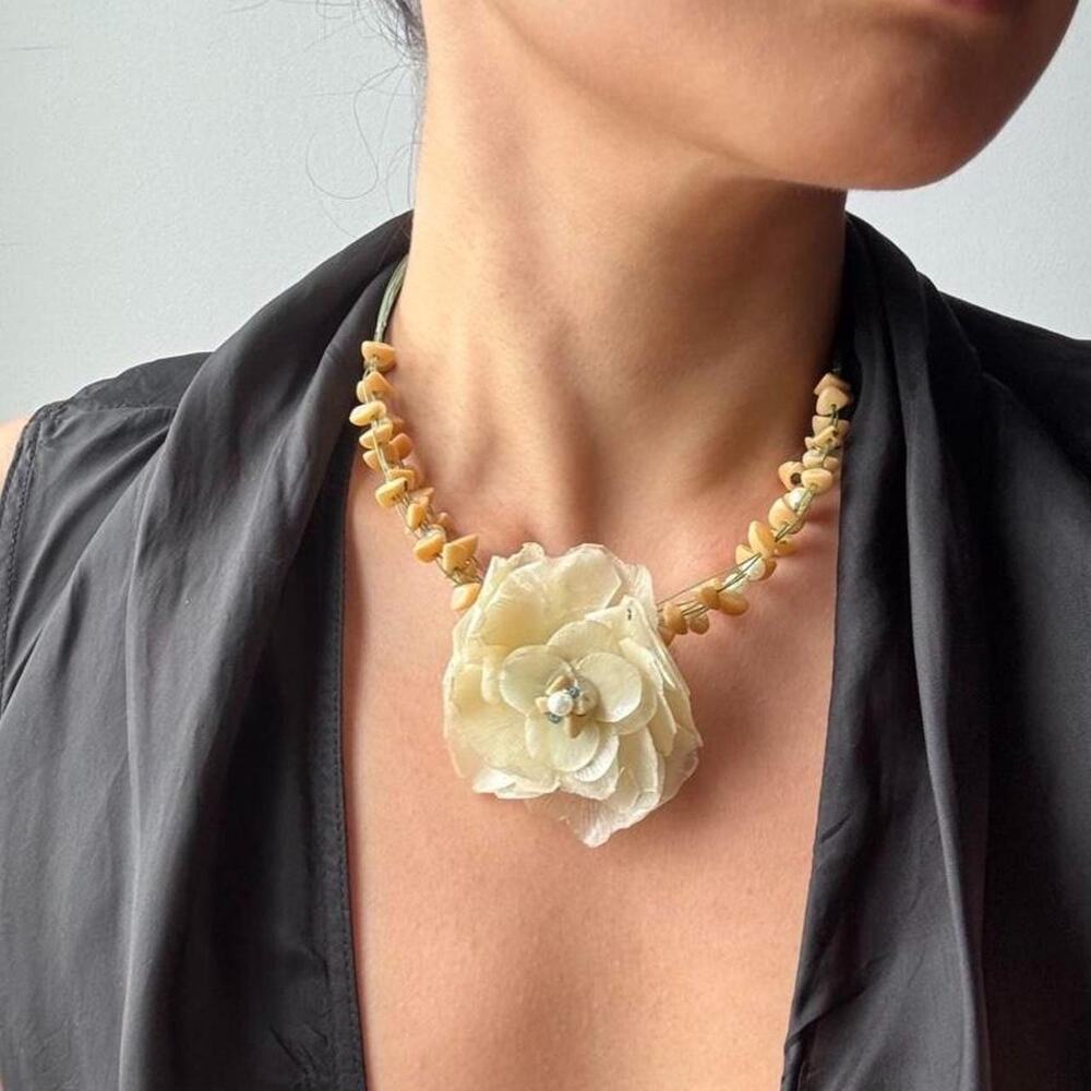 Vintage Cream Shell Bead Flower Pendant Boho Necklace